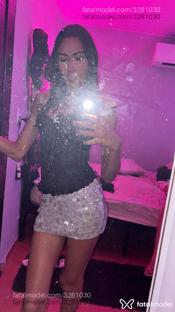 Acompanhante mulher trans morena (o) de olhos castanhos - Angel