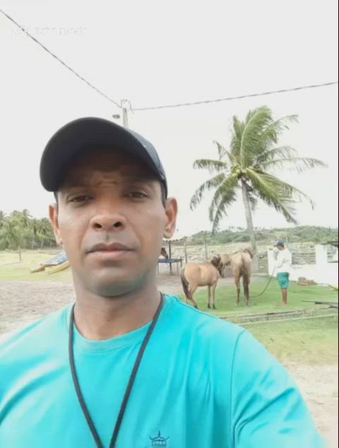 Acompanhante homem com cabelo grisalho de olhos pretos - Querido Acompanhante homem com cabelo grisalho de olhos pretos - Querido