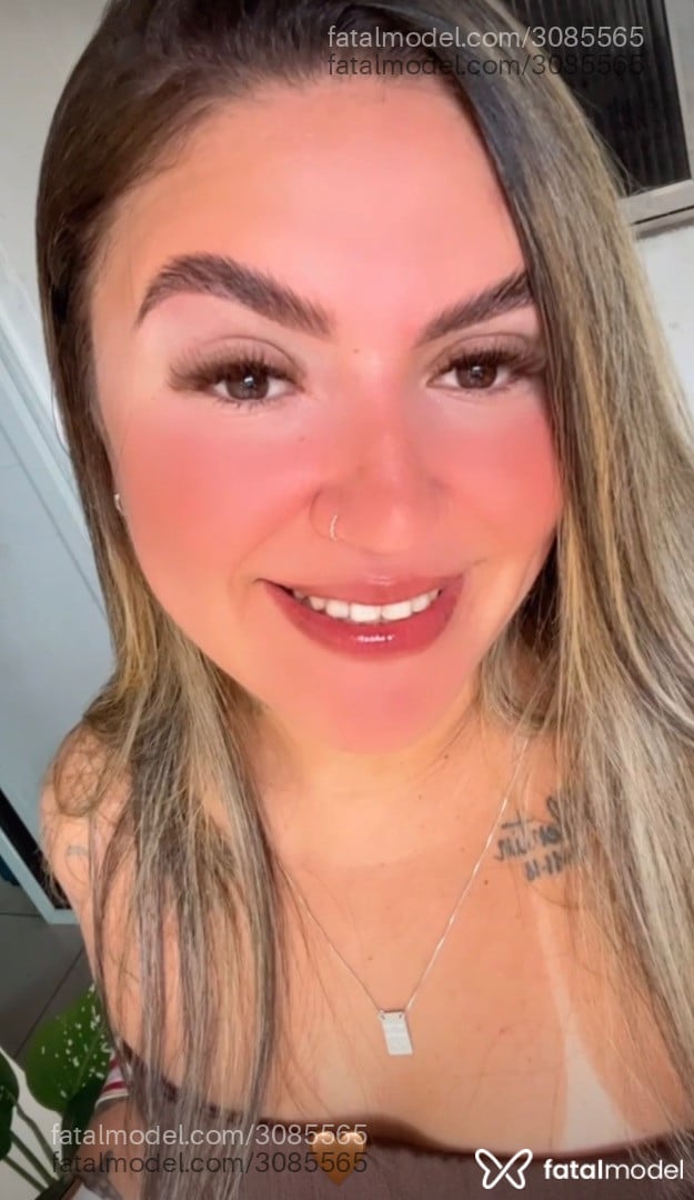 Acompanhante mulher loira (o) de olhos castanhos - Pâmela Acompanhante mulher loira (o) de olhos castanhos - Pâmela