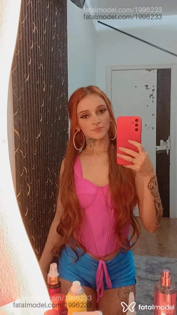 Acompanhante mulher loira (o) de olhos castanhos - May Myonzinha