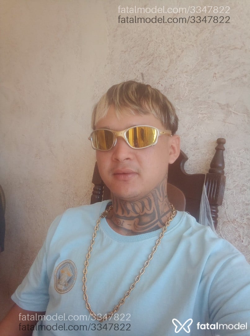 Acompanhante homem com cabelo castanho de olhos castanhos - Lucas