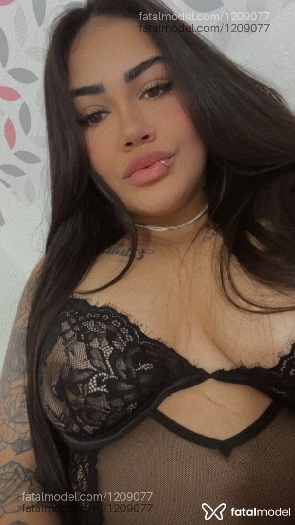 Acompanhante mulher morena (o) de olhos mel - Larissa Pothin Acompanhante mulher morena (o) de olhos mel - Larissa Pothin