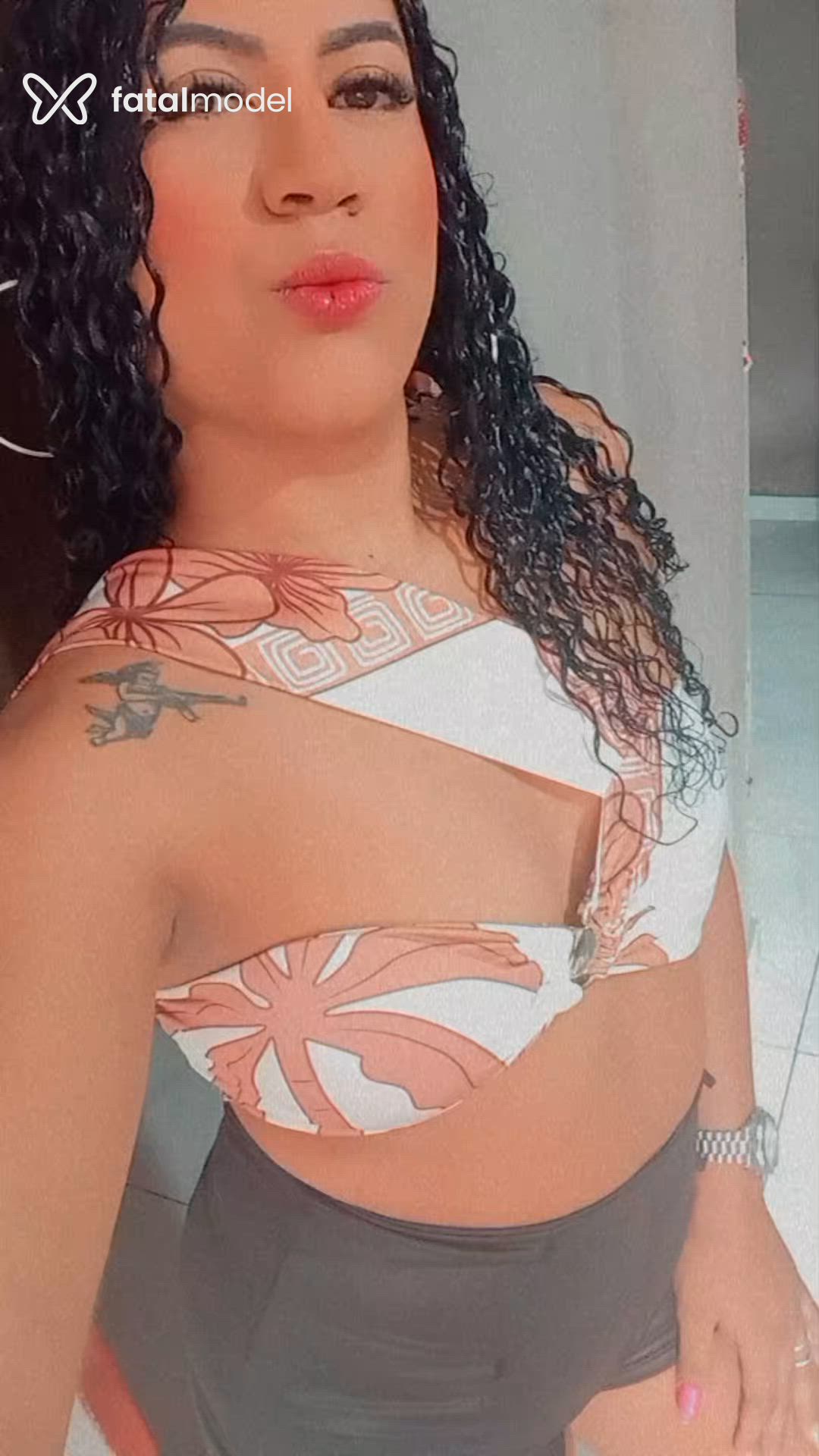 Acompanhante mulher morena (o) de olhos castanhos - Julia
