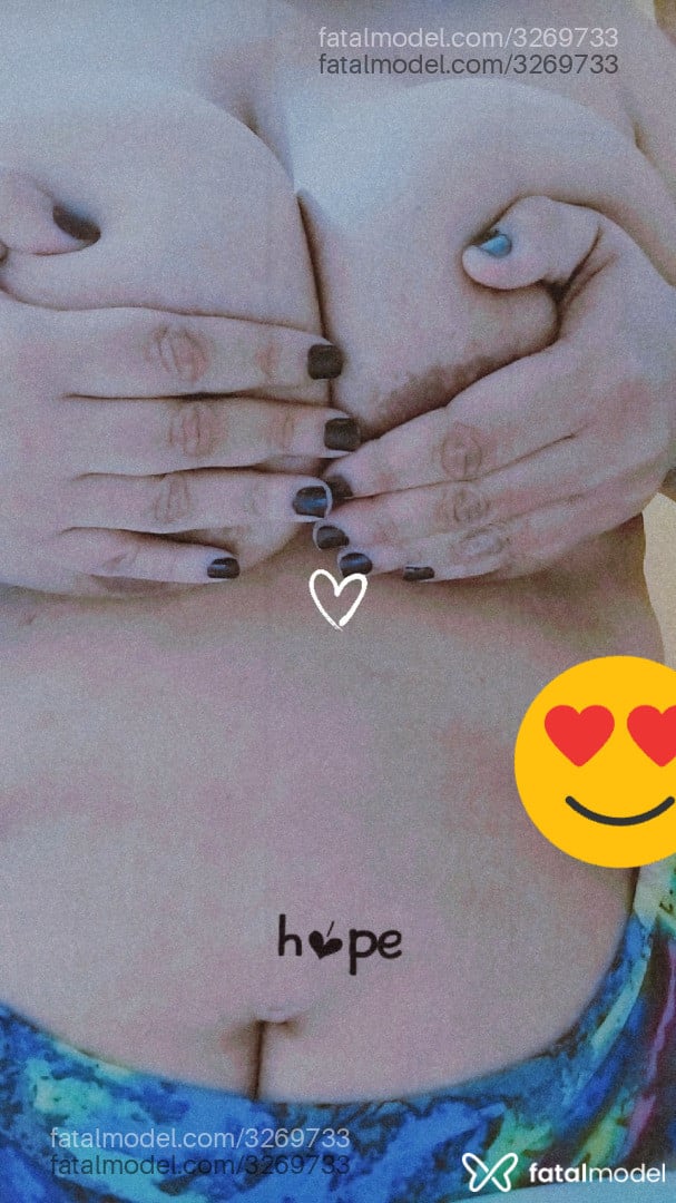 Acompanhante mulher morena (o) de olhos castanhos - Plussize
