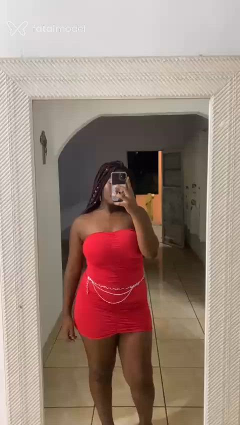Acompanhante mulher morena (o) de olhos pretos - Uvinha