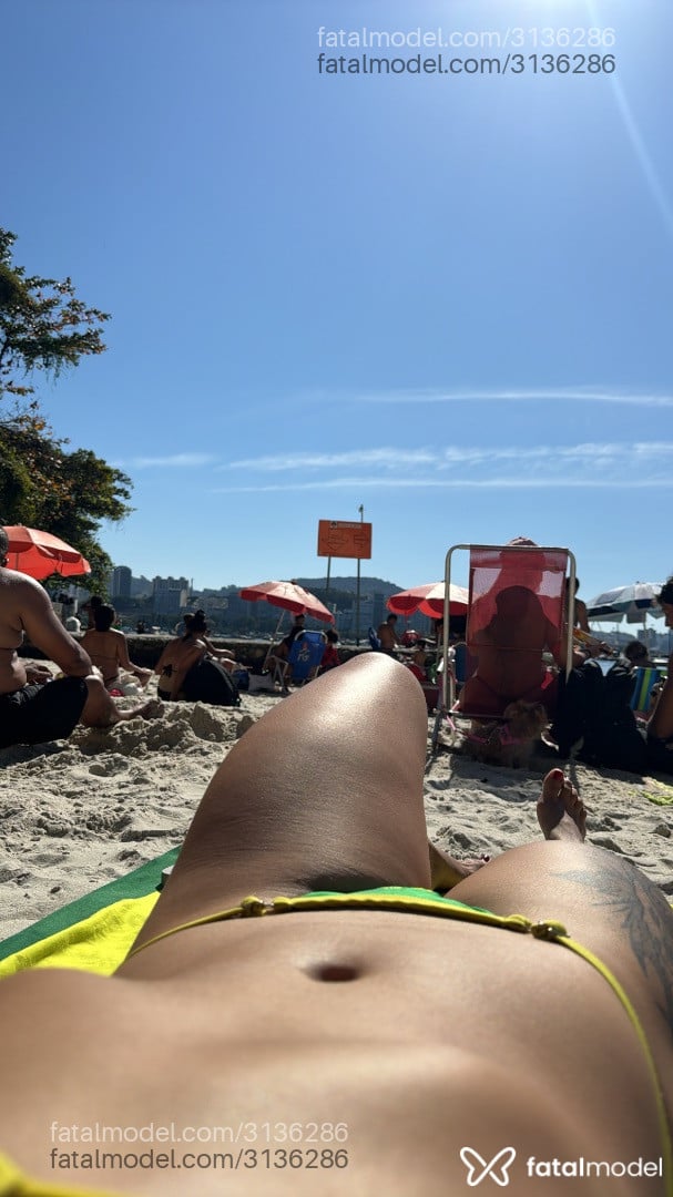 Acompanhante mulher com cabelo castanho de olhos verdes - Miaastrix