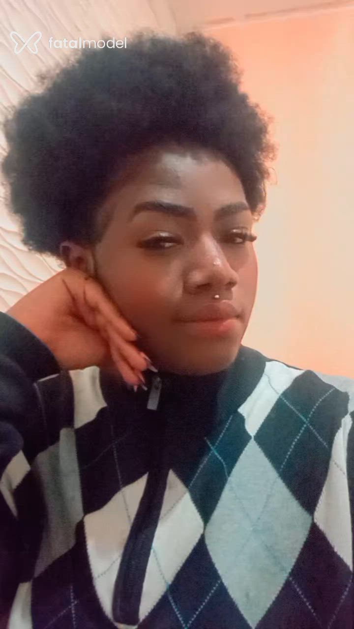 Acompanhante mulher morena (o) de olhos pretos - Uvinha
