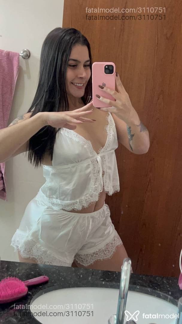 Acompanhante mulher morena (o) de olhos castanhos - Nathália