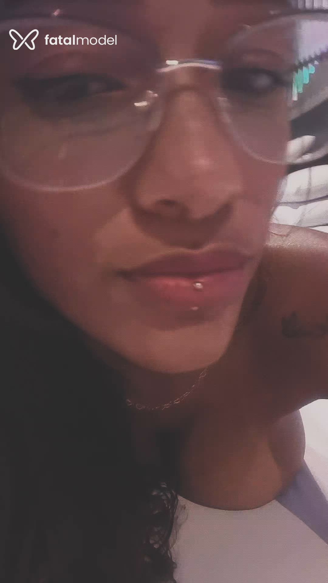 Acompanhante mulher com cabelo castanho de olhos castanhos - Bubu Acompanhante mulher com cabelo castanho de olhos castanhos - Bubu