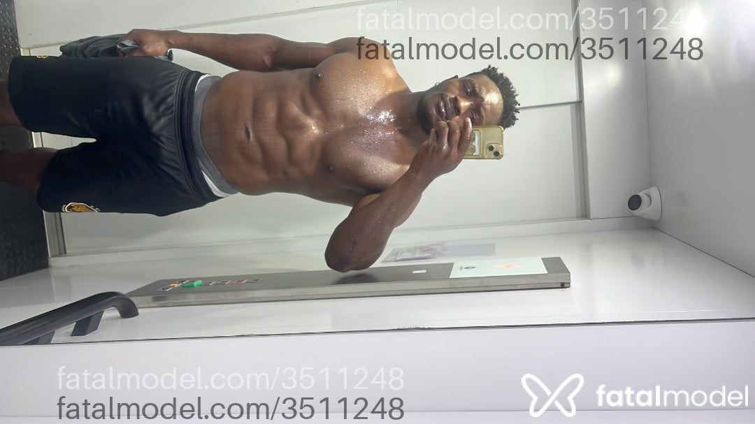 Acompanhante homem morena (o) de olhos pretos - Henry Paul