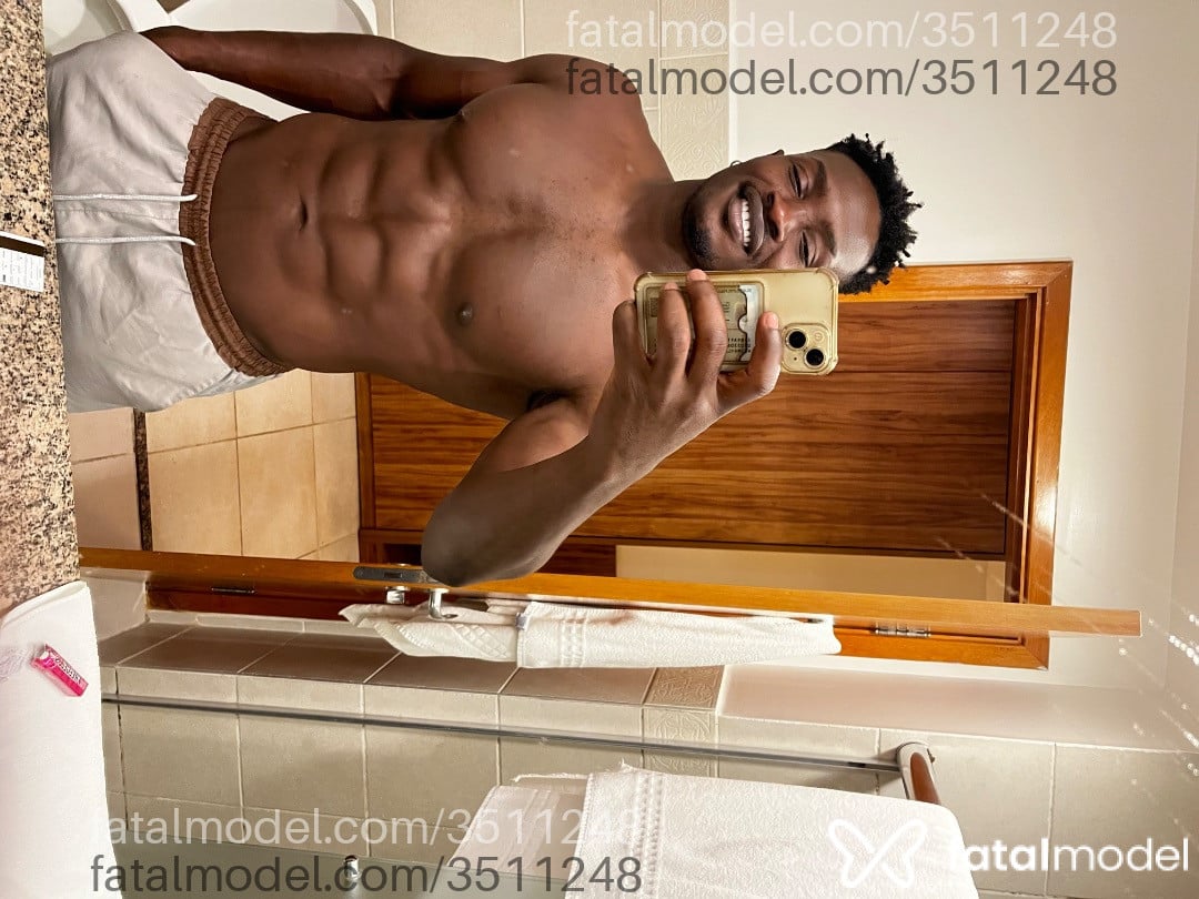 Acompanhante homem morena (o) de olhos pretos - Henry Paul