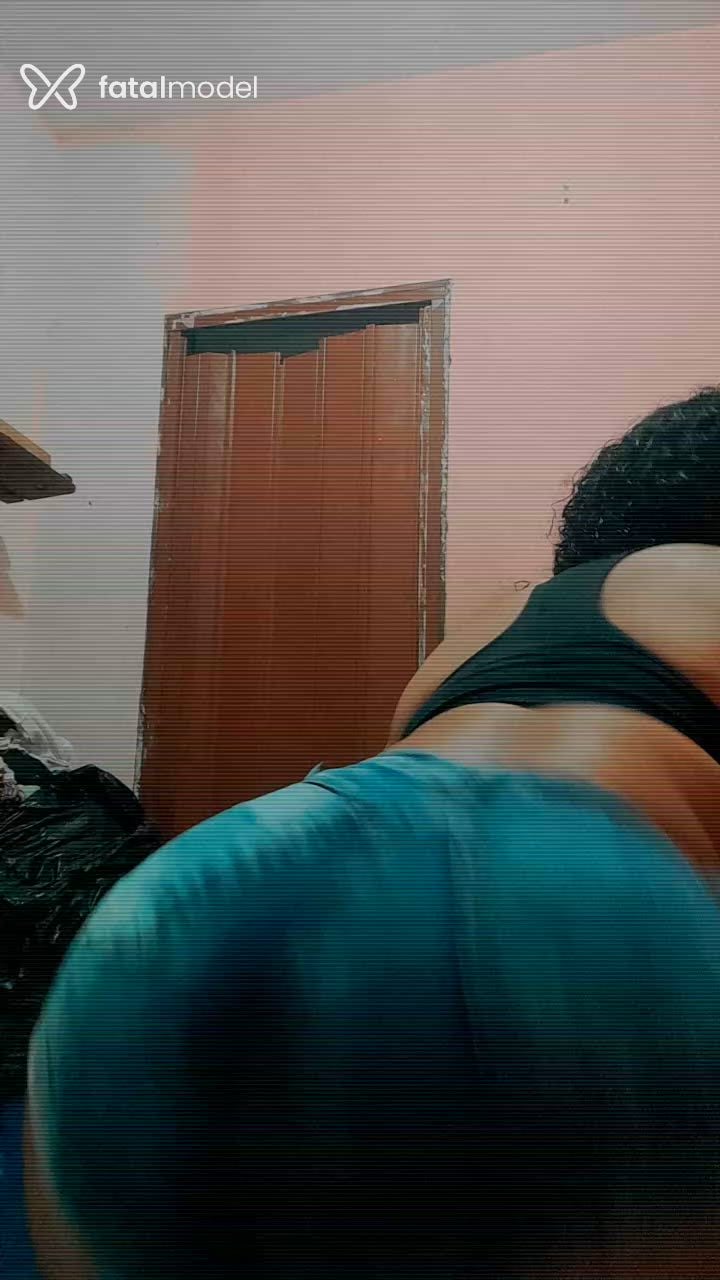 Acompanhante mulher morena (o) de olhos castanhos - Stephanie