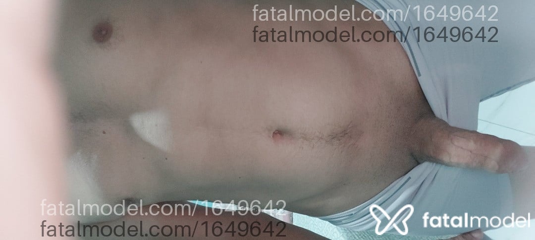 Acompanhante homem com cabelo castanho de olhos castanhos - Gavião Acompanhante homem com cabelo castanho de olhos castanhos - Gavião