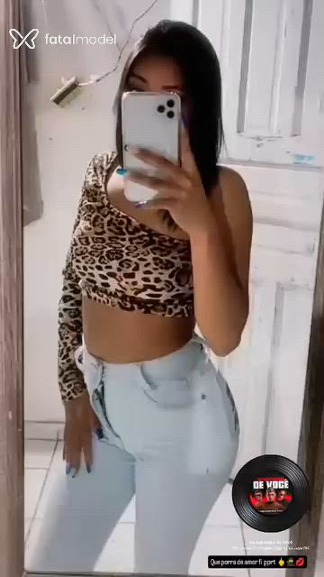Acompanhante mulher morena (o) de olhos pretos - Tuthy