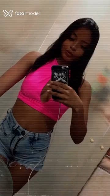 Acompanhante mulher morena (o) de olhos pretos - Tuthy