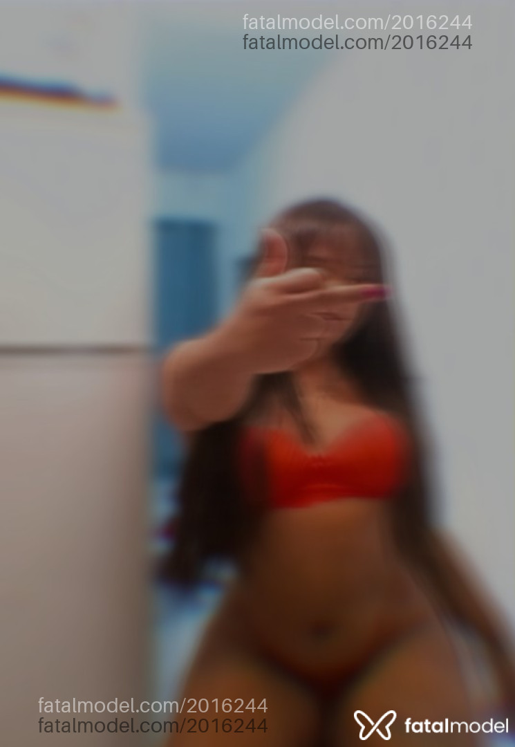 Acompanhante mulher trans morena (o) de olhos verdes - Débora Martins