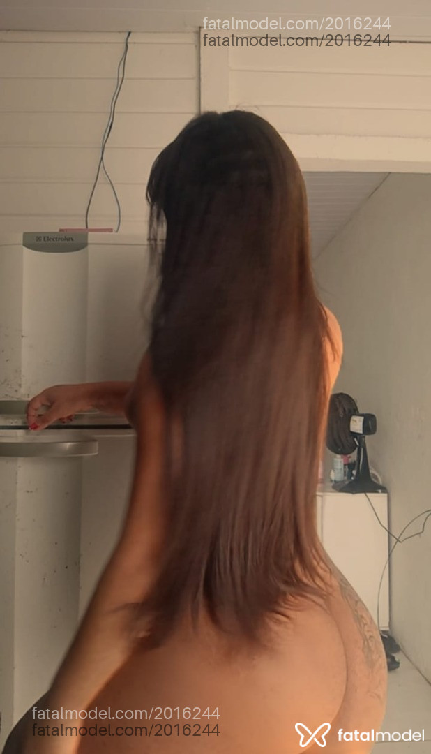 Acompanhante mulher trans morena (o) de olhos verdes - Débora Martins