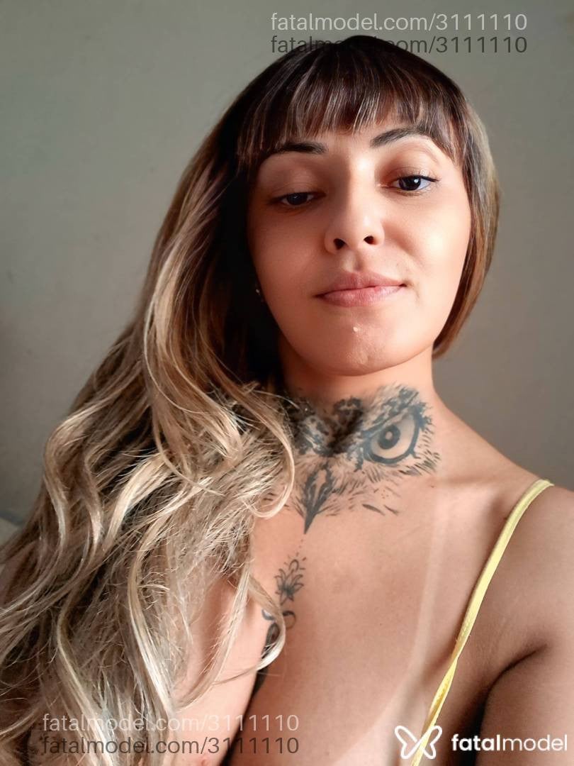 Acompanhante mulher com cabelo castanho de olhos castanhos - Valentina