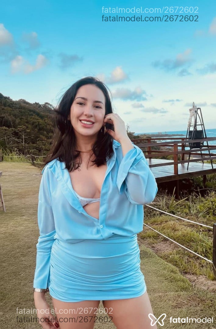 Acompanhante mulher com cabelo castanho de olhos mel - Heloísa