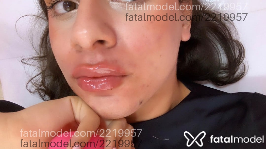 Acompanhante mulher trans com cabelo castanho de olhos castanhos - Carol Acompanhante mulher trans com cabelo castanho de olhos castanhos - Carol
