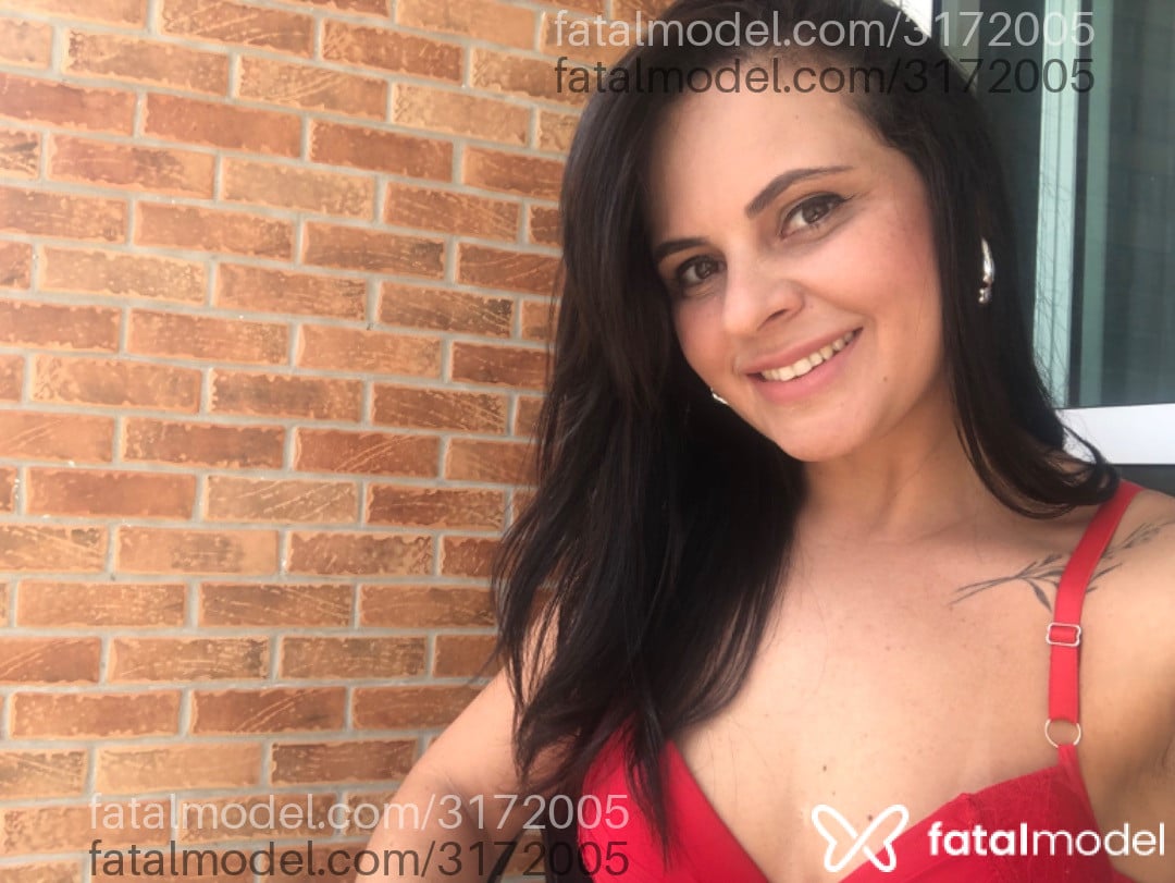 Acompanhante mulher morena (o) de olhos castanhos - Pérola