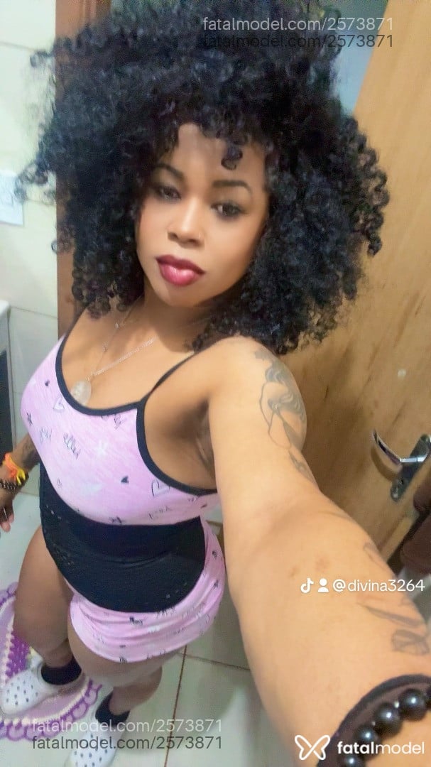 Acompanhante mulher morena (o) de olhos pretos - Cacau