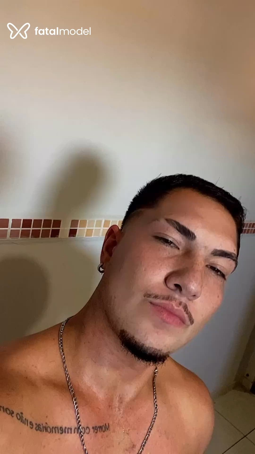 Acompanhante homem morena (o) de olhos castanhos - Mendes