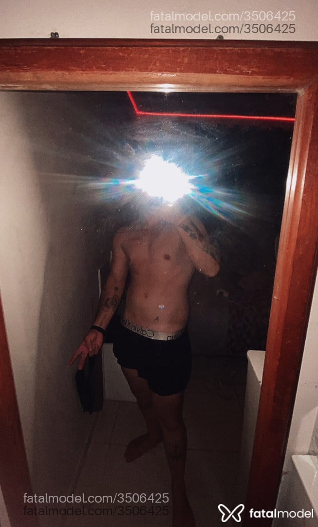 Acompanhante homem morena (o) de olhos castanhos - Mendes