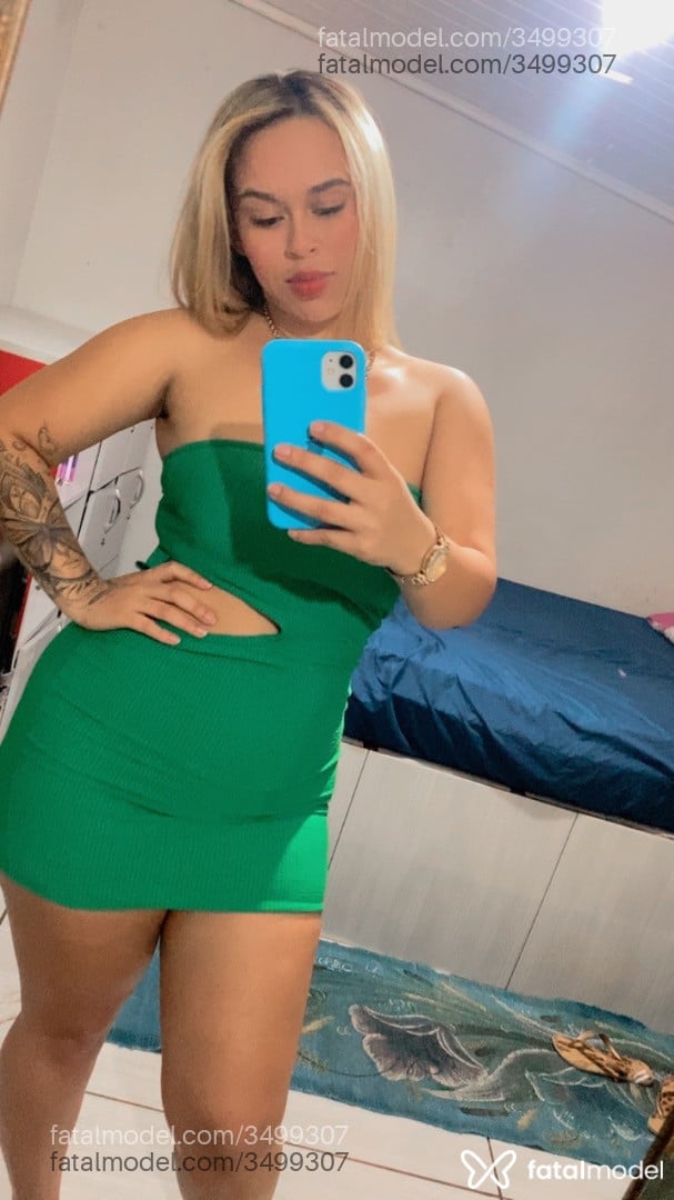 Acompanhante mulher loira (o) de olhos pretos - Lorenah