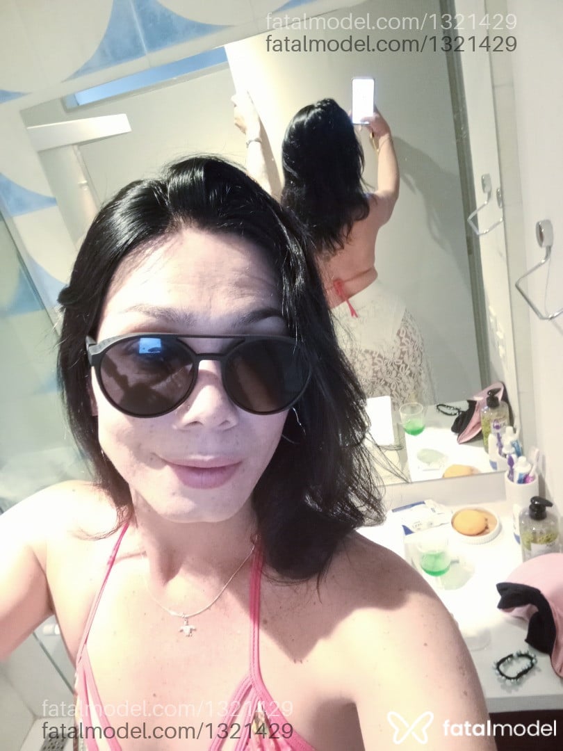 Acompanhante mulher trans morena (o) de olhos pretos - Alexia Cielo Acompanhante mulher trans morena (o) de olhos pretos - Alexia Cielo