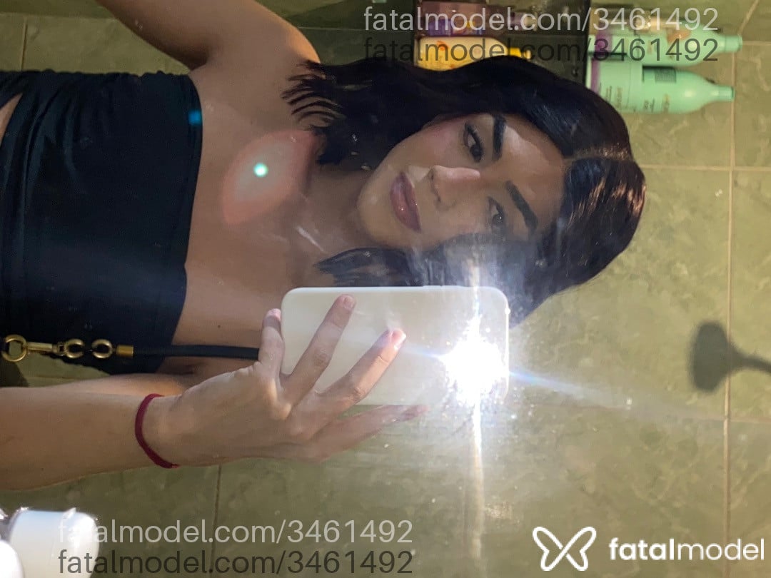 Acompanhante mulher trans morena (o) de olhos castanhos - Isabella
