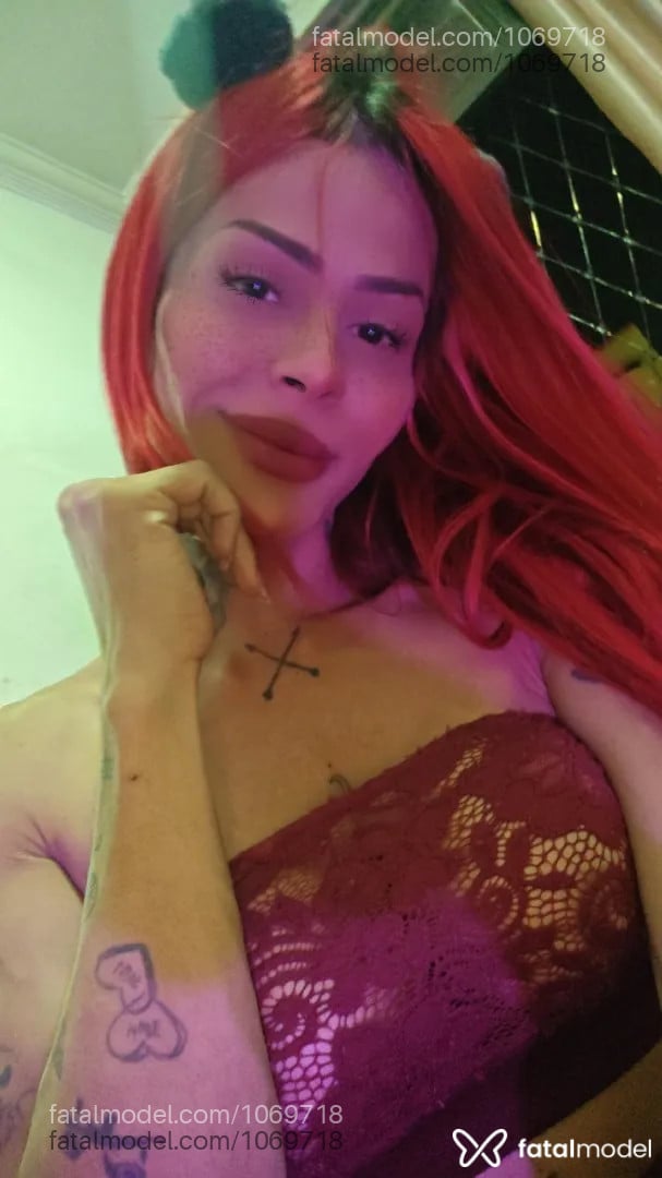 Acompanhante mulher trans ruiva (o) de olhos castanhos - Bárbara siquot