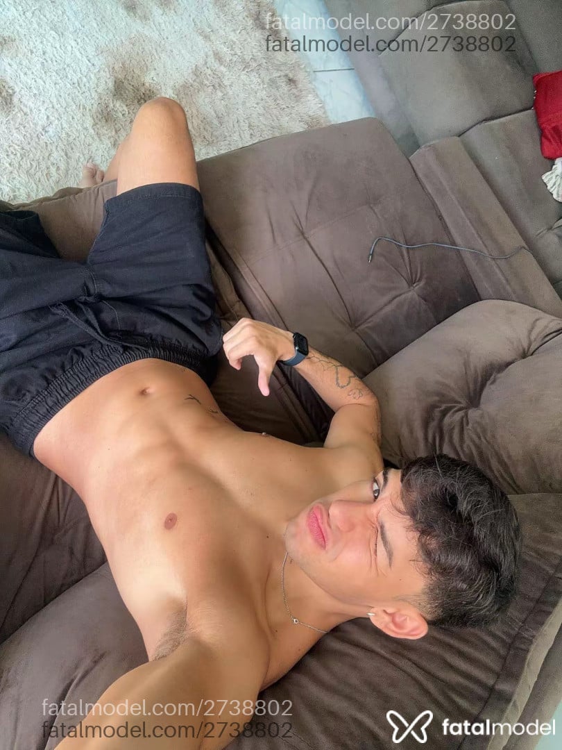 Acompanhante homem com cabelo castanho de olhos castanhos - Gedzin