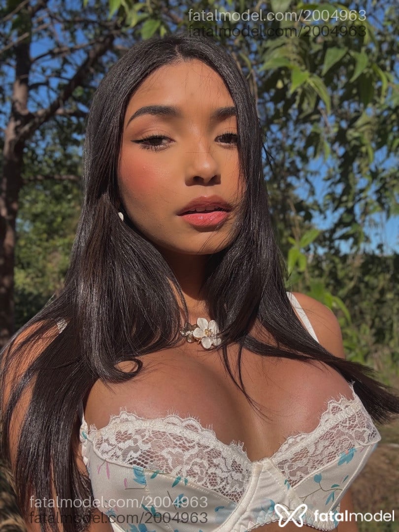 Acompanhante mulher trans morena (o) de olhos mel - Danielly