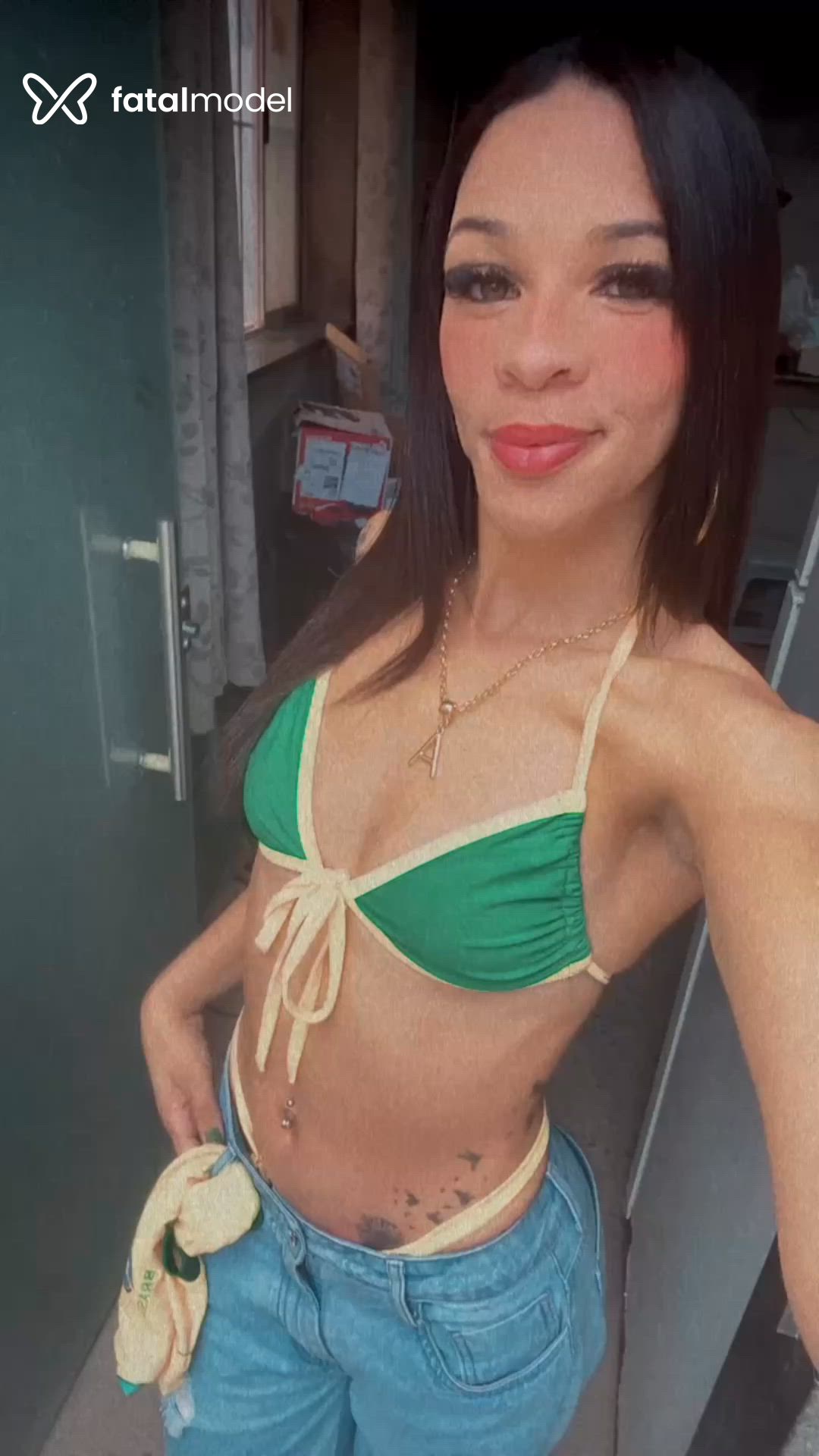 Acompanhante mulher morena (o) de olhos verdes - Julia