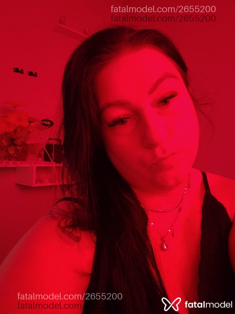 Acompanhante mulher morena (o) de olhos verdes - Ruby