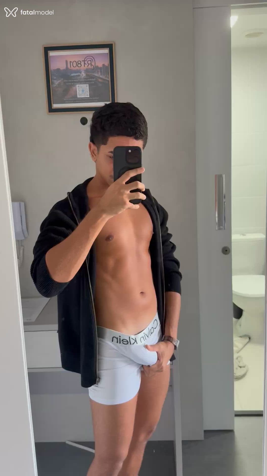 Acompanhante homem com cabelo castanho de olhos mel - Rick Vieira