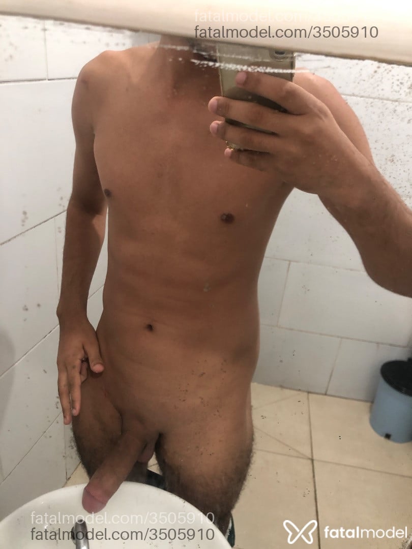 Acompanhante homem com cabelo castanho de olhos castanhos - Gustavo