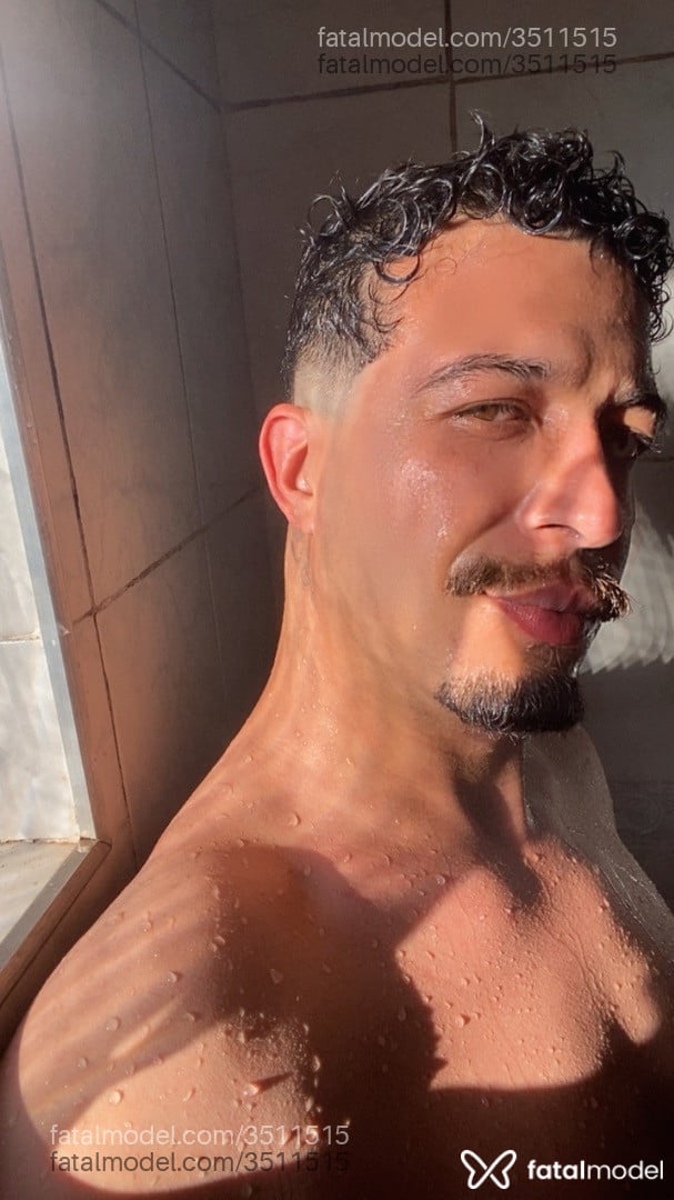 Acompanhante homem com cabelo castanho de olhos castanhos - Gustavinho