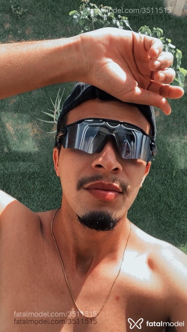 Acompanhante homem com cabelo castanho de olhos castanhos - Gustavinho