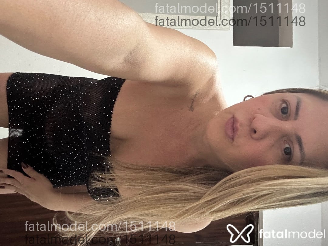 Acompanhante travesti loira (o) de olhos castanhos - Nicole Balls Acompanhante travesti loira (o) de olhos castanhos - Nicole Balls