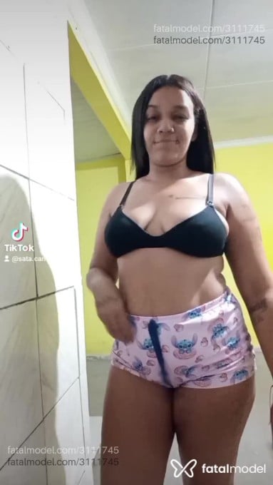 Acompanhante não-binário com cabelo castanho de olhos pretos em Nova Xavantina Acompanhante não-binário com cabelo castanho de olhos pretos em Nova Xavantina - Sarah