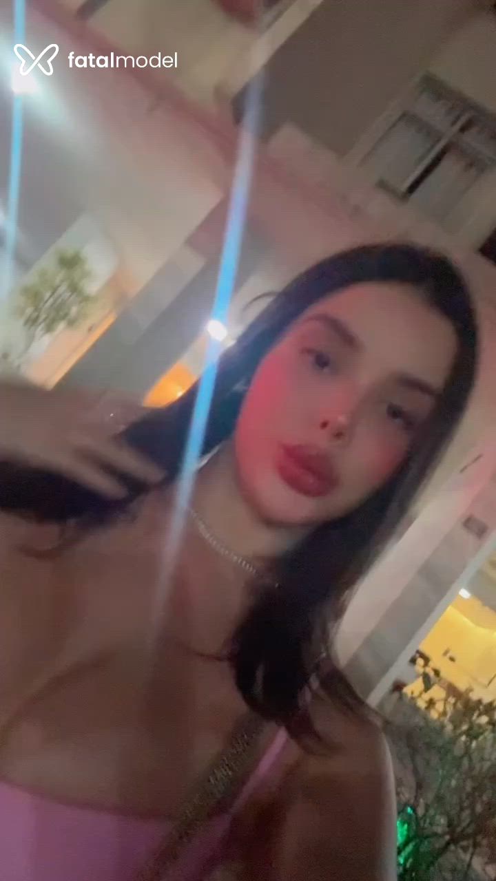 Acompanhante mulher com cabelo castanho de olhos castanhos - Melissa Queiroz Acompanhante mulher com cabelo castanho de olhos castanhos - Melissa Queiroz