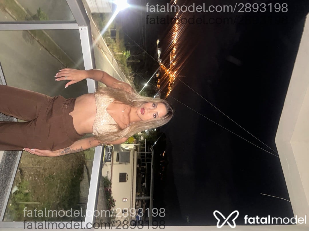 Acompanhante mulher loira (o) de olhos castanhos - Rafaela Toneto