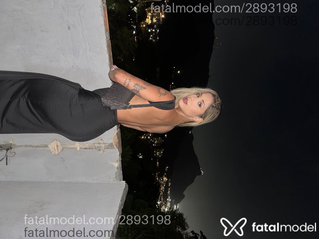 Acompanhante mulher loira (o) de olhos castanhos - Rafaela Toneto