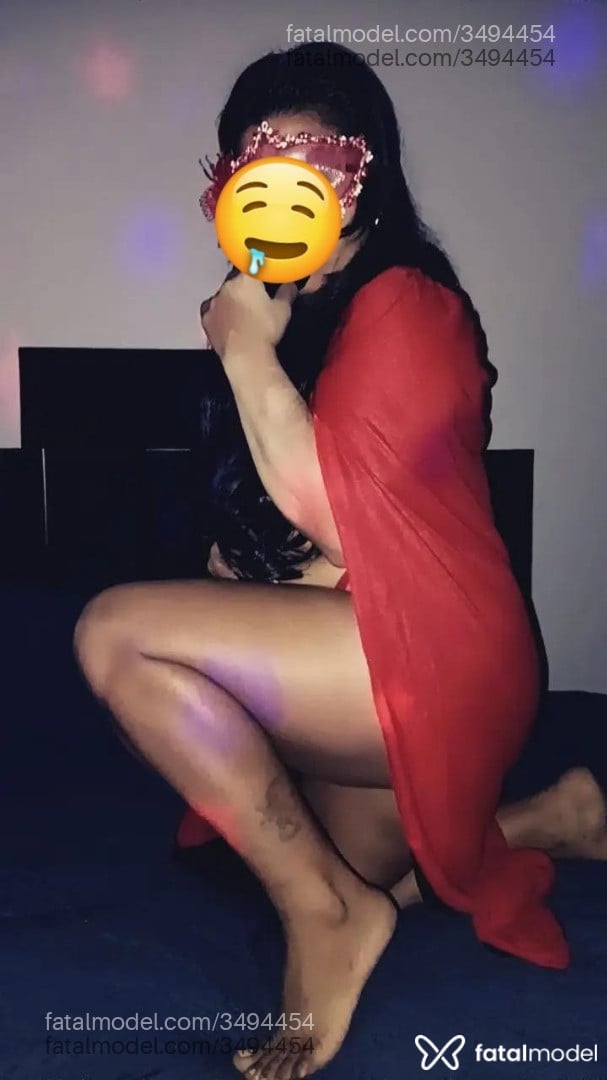 Acompanhante mulher morena (o) de olhos pretos - Beija Flor