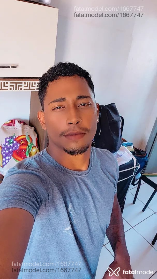 Acompanhante homem morena (o) de olhos pretos - Matheus