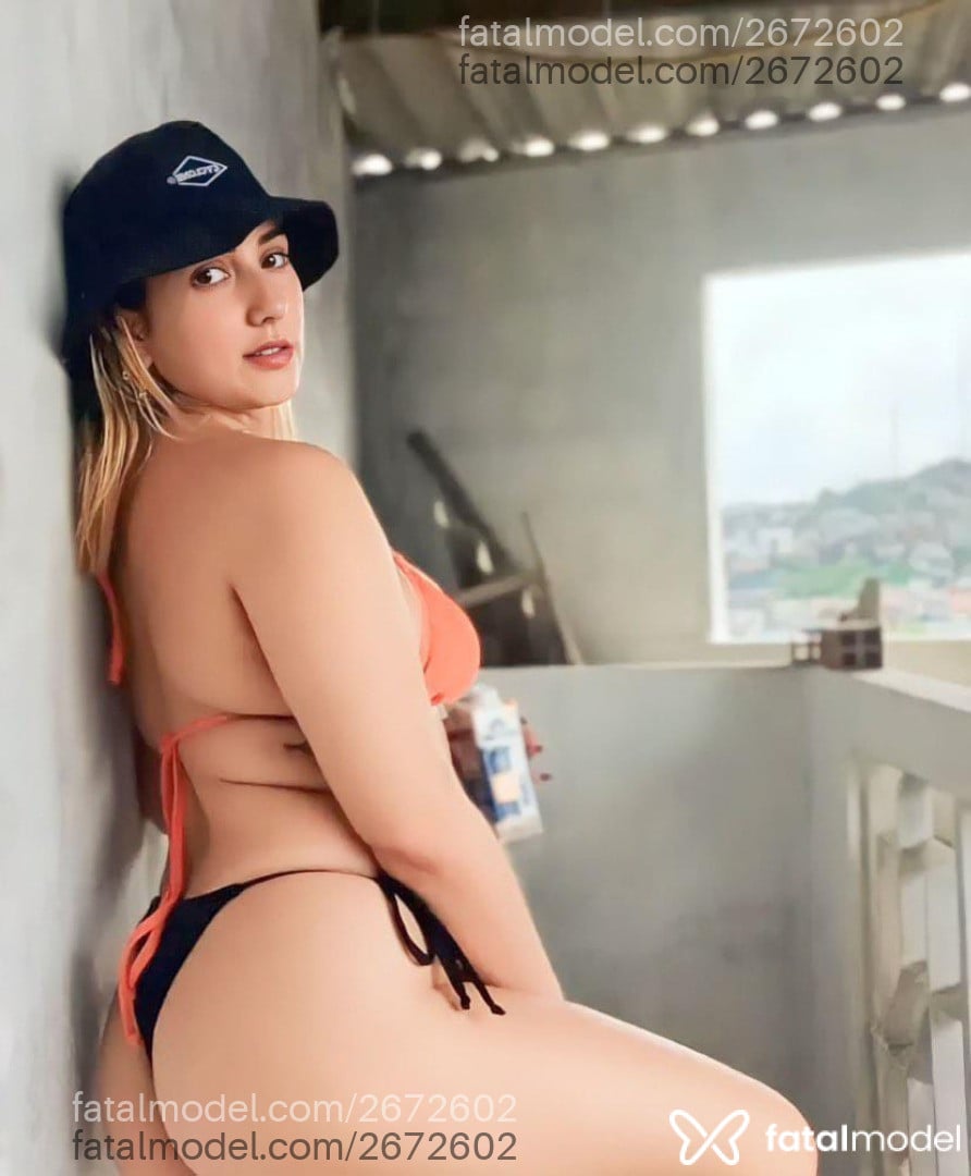 Acompanhante mulher com cabelo castanho de olhos mel - Heloísa