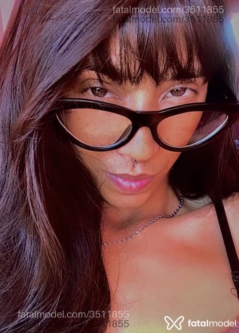 Acompanhante mulher trans com cabelo castanho de olhos mel - Karen Torres Acompanhante mulher trans com cabelo castanho de olhos mel - Karen Torres