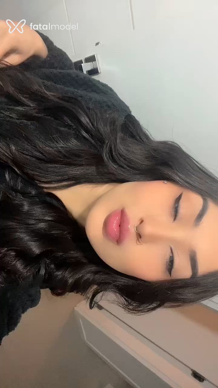 Acompanhante mulher morena (o) de olhos azuis em Pelotas Acompanhante mulher morena (o) de olhos azuis em Pelotas - Alice